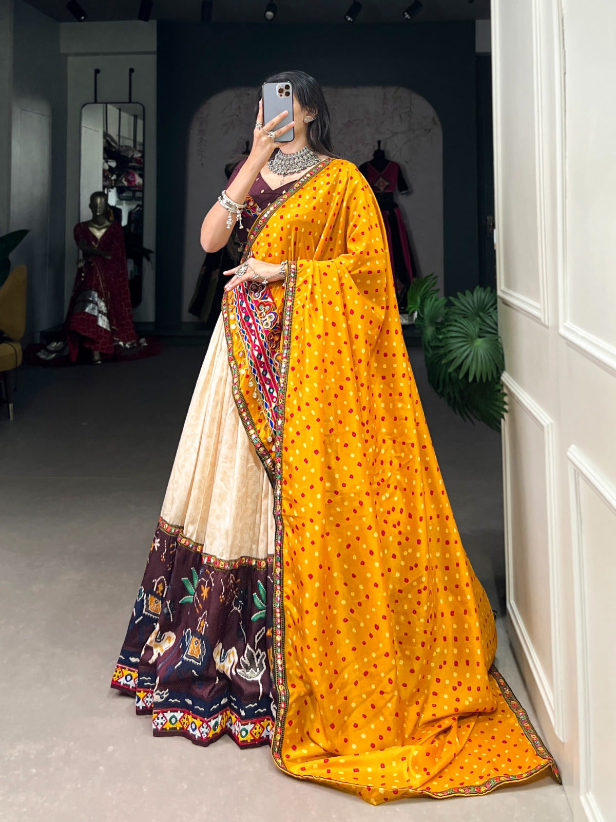 gamthi lace border lehenaga choli