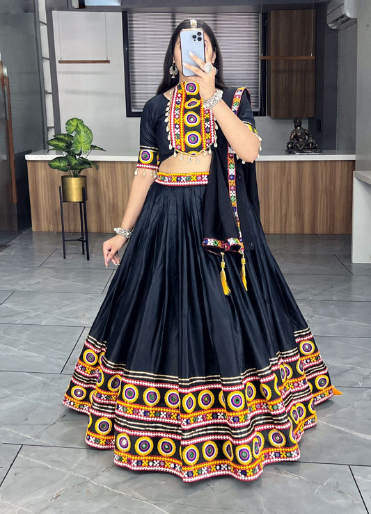 Black chaniya choli for navratri with dupatta