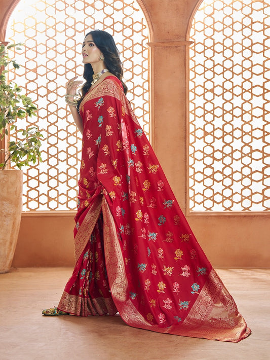 Red banarasi saree for Bengali bride