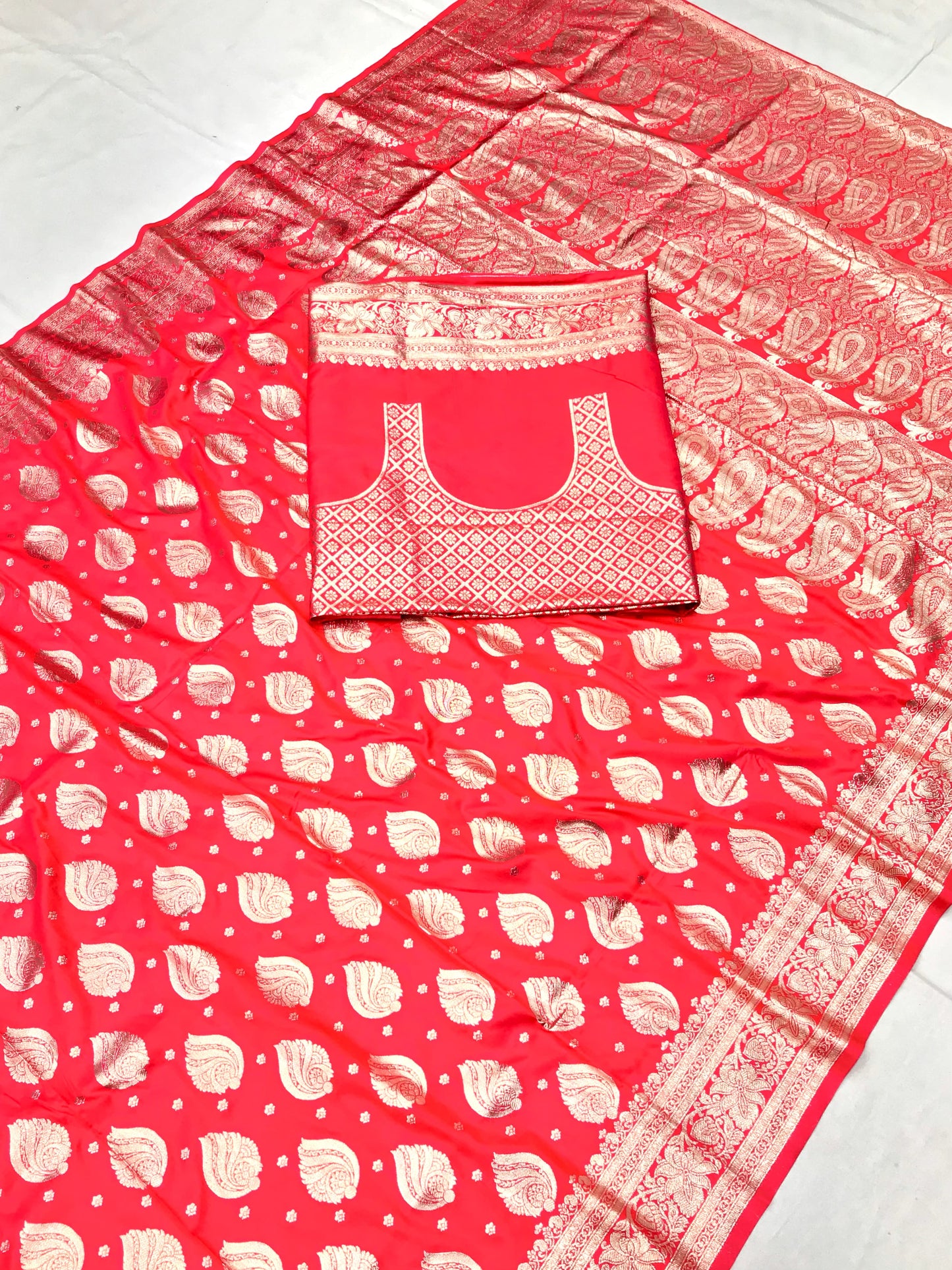 Pink color banarasi silk saree with blouse online