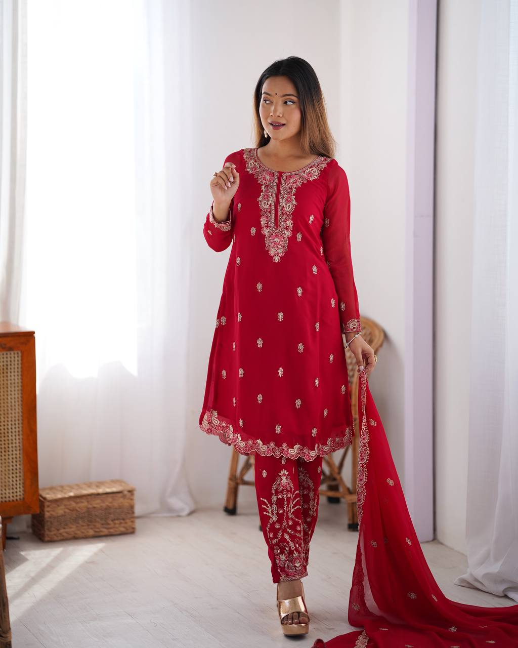 Pink color georgette salwar suit with dupatta online