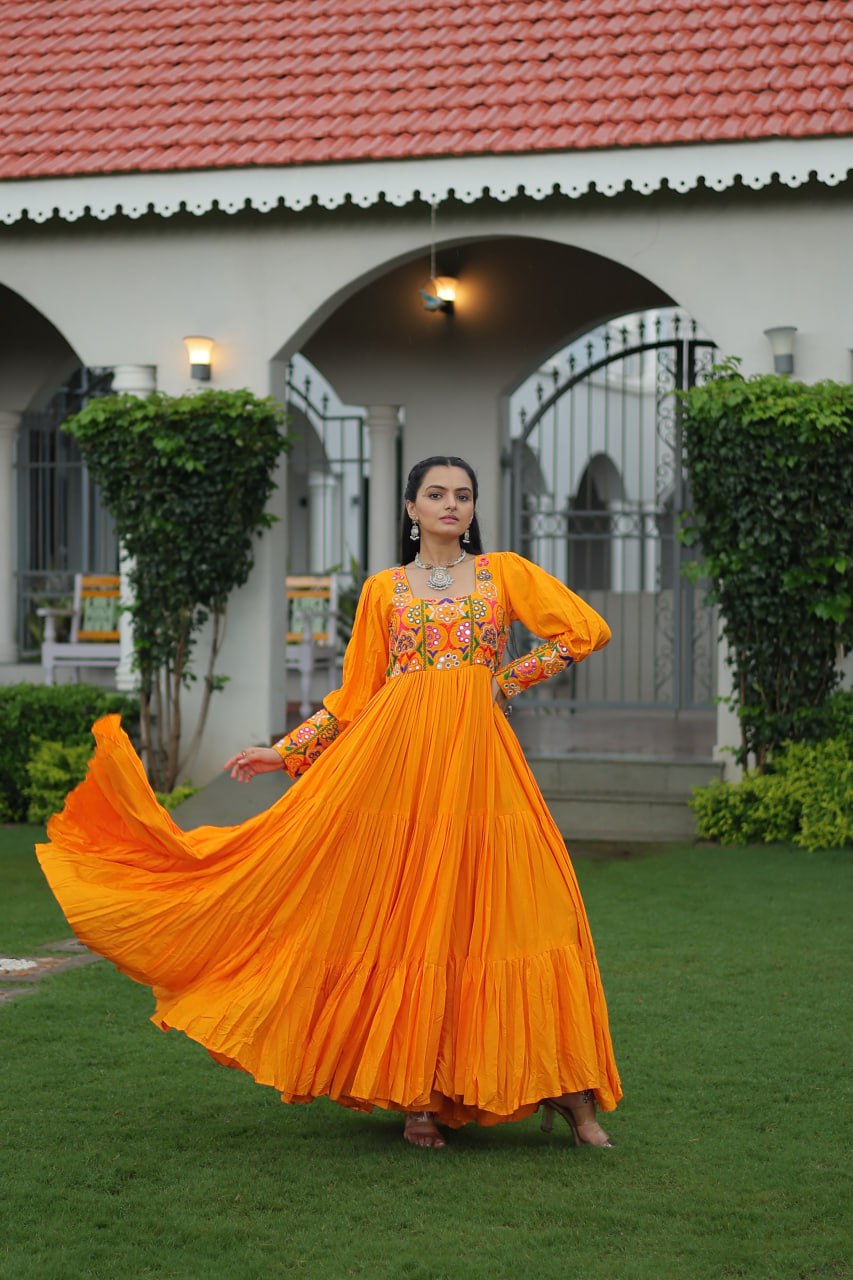 Long sleeves gamthi work gown