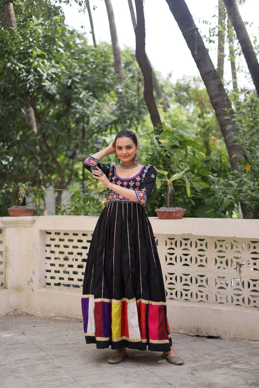 Long black roman gown with online