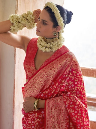 Red banarasi saree for Bengali bride
