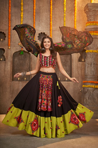 Gujarati Garba Navratri Lehenga Chaniya Choli