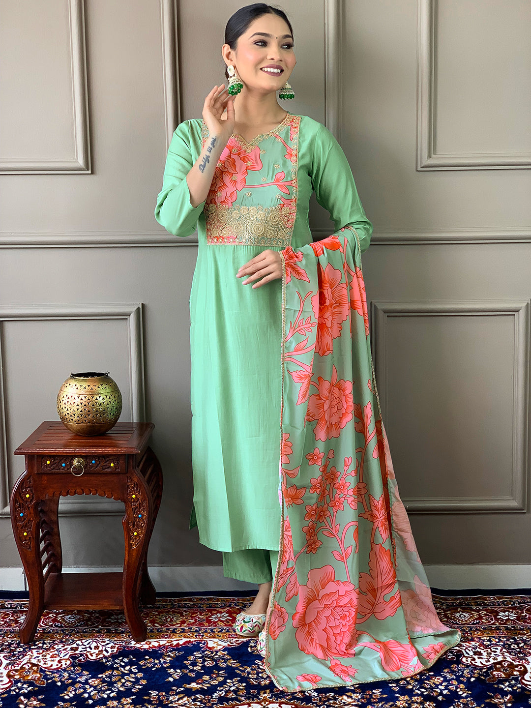 Green chanderi salwar suit for party
