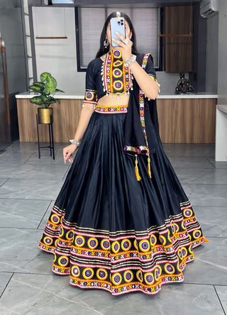 Black chaniya choli for navratri with dupatta
