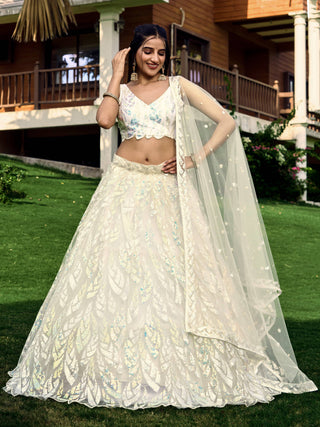 White lehenga combination for bride