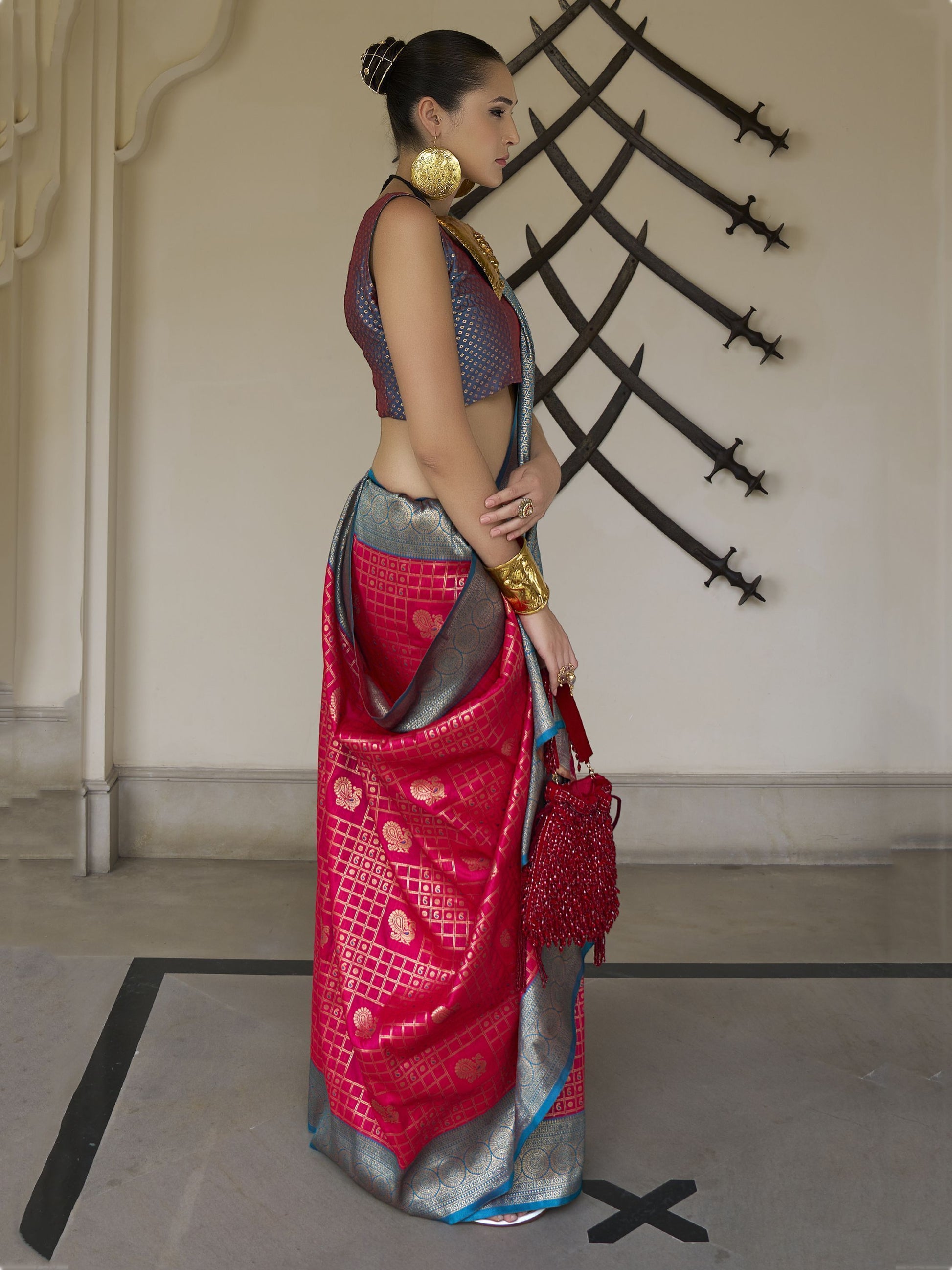 Red banarasi saree for Bengali bride
