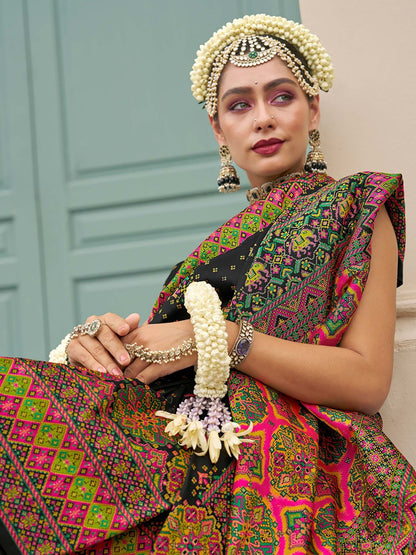 Black Banarasi saree look
