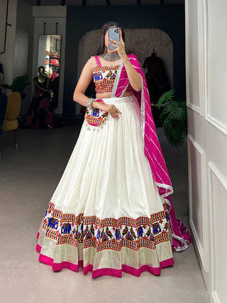 Plain with gamthi work lace border lehenga price