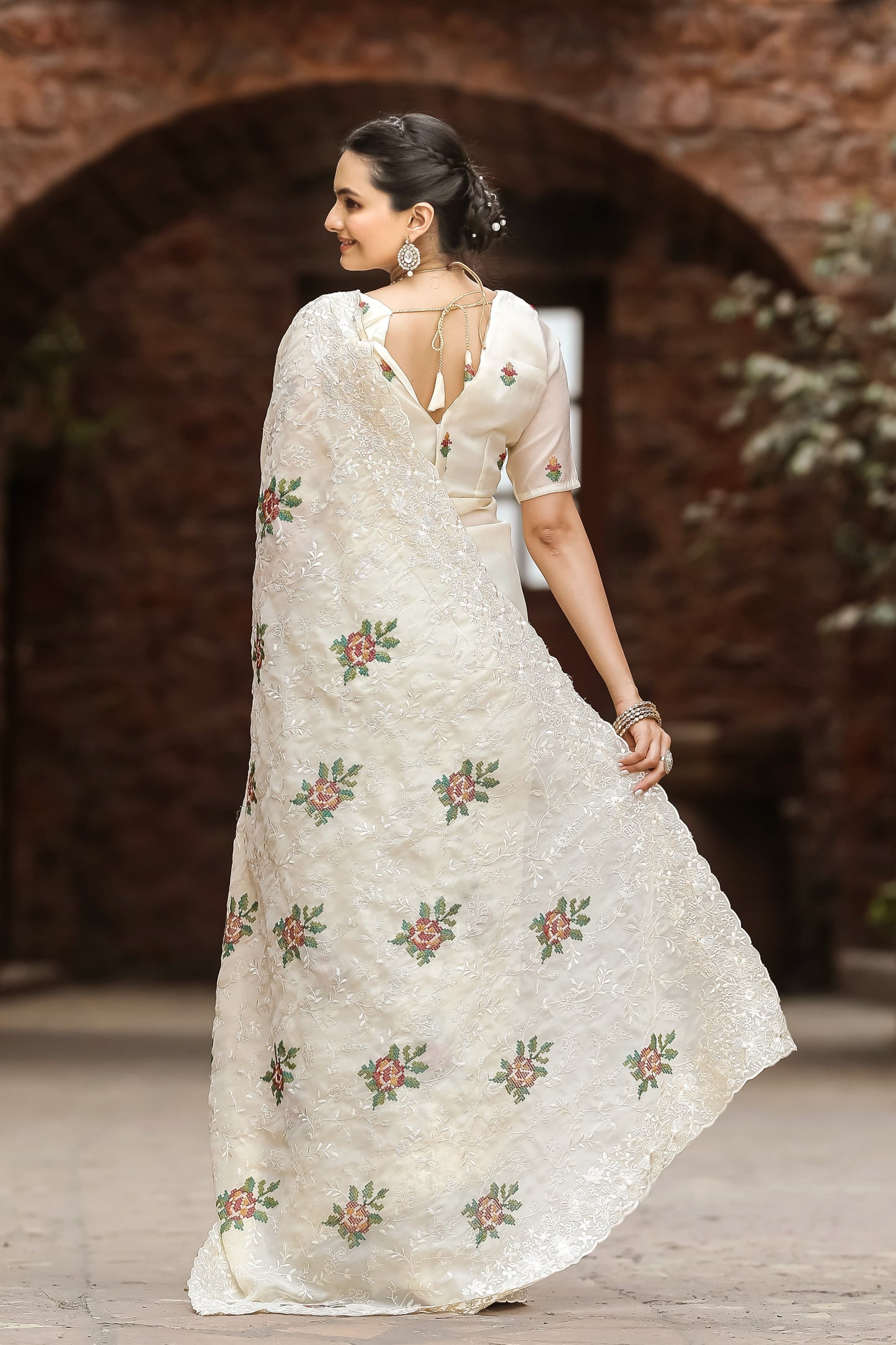 White shiny zari chiffon saree for women online shopping
