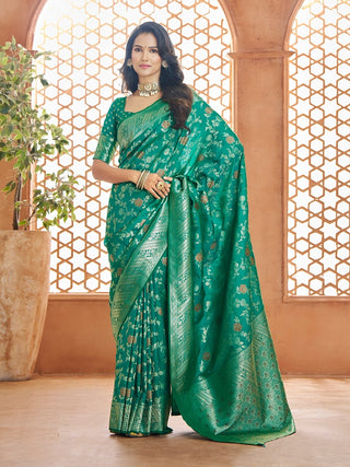 Green banarasi saree look for wedding price
