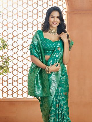 Green banarasi saree look for party images