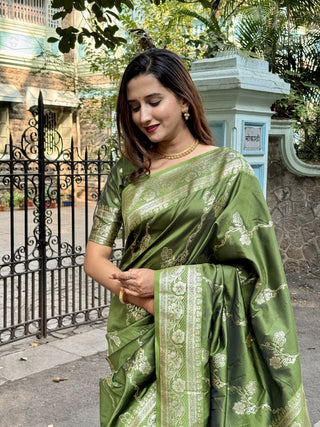 Dark green color soft silk saree for women
