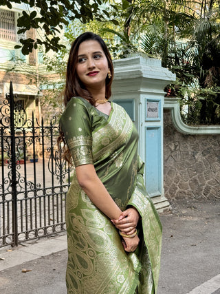 Green color soft silk zari weaving saree with blouse