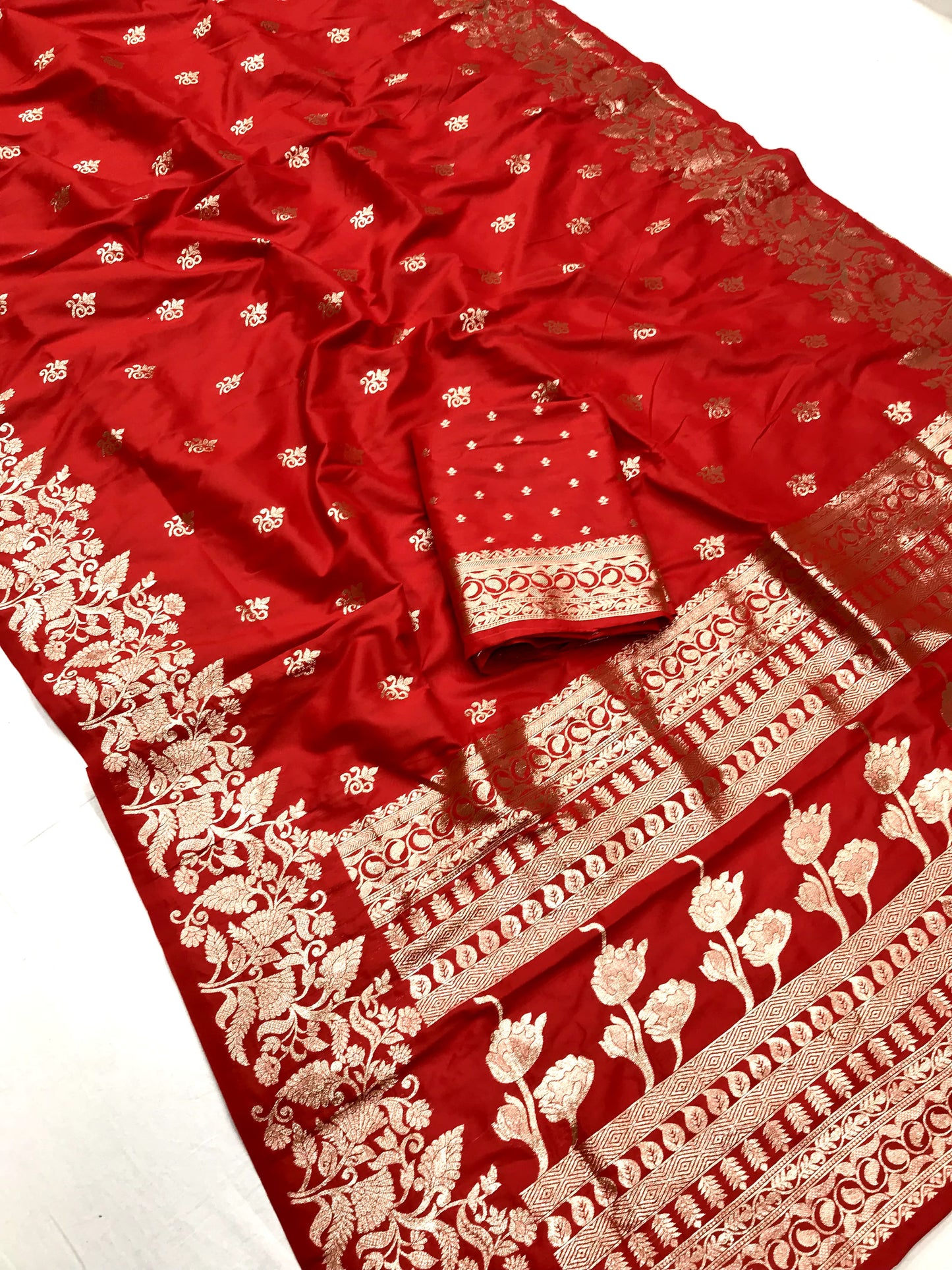 Red color banarasi silk saree with blouse online shopping