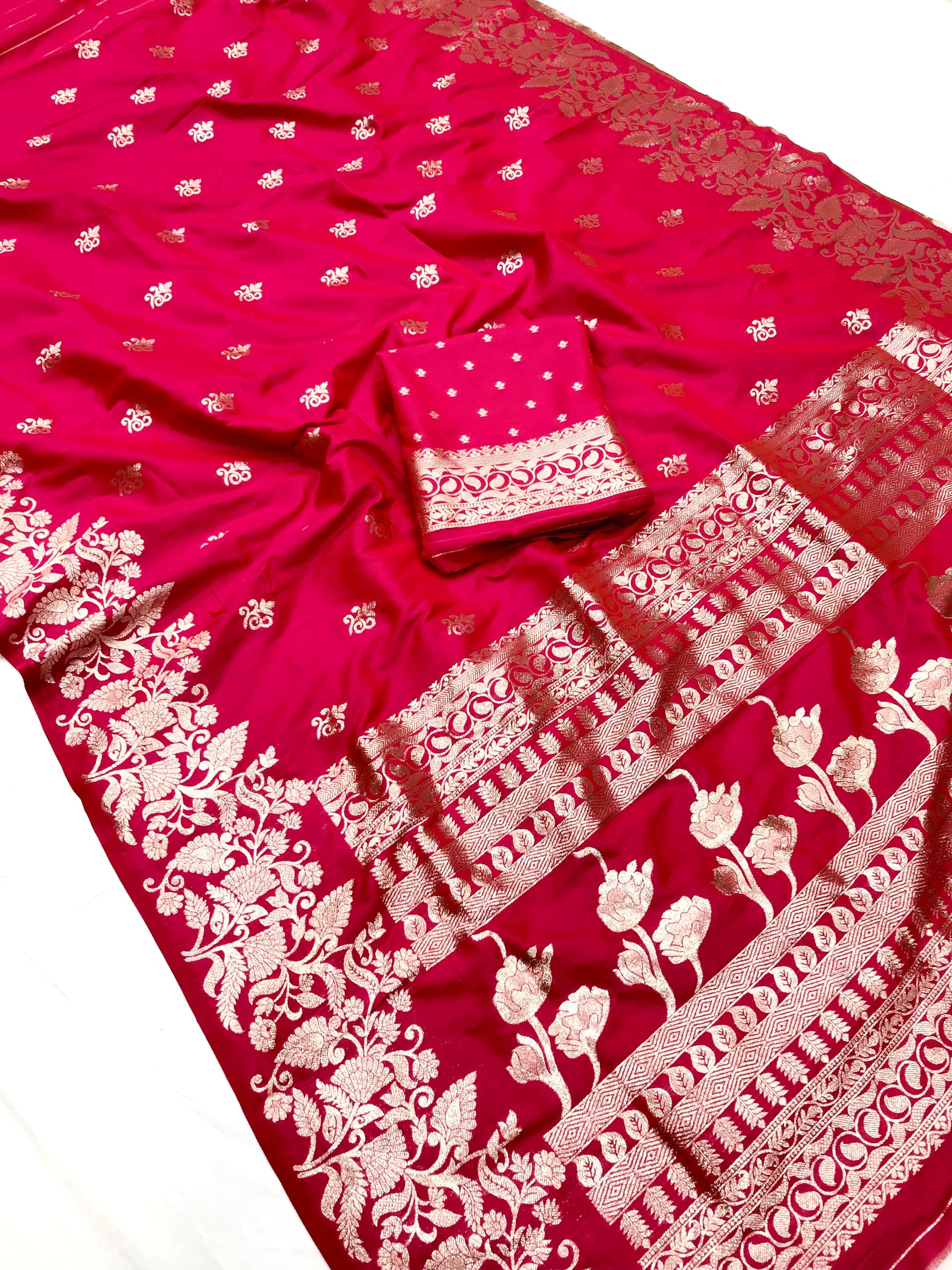 Red color banarasi silk saree with blouse price