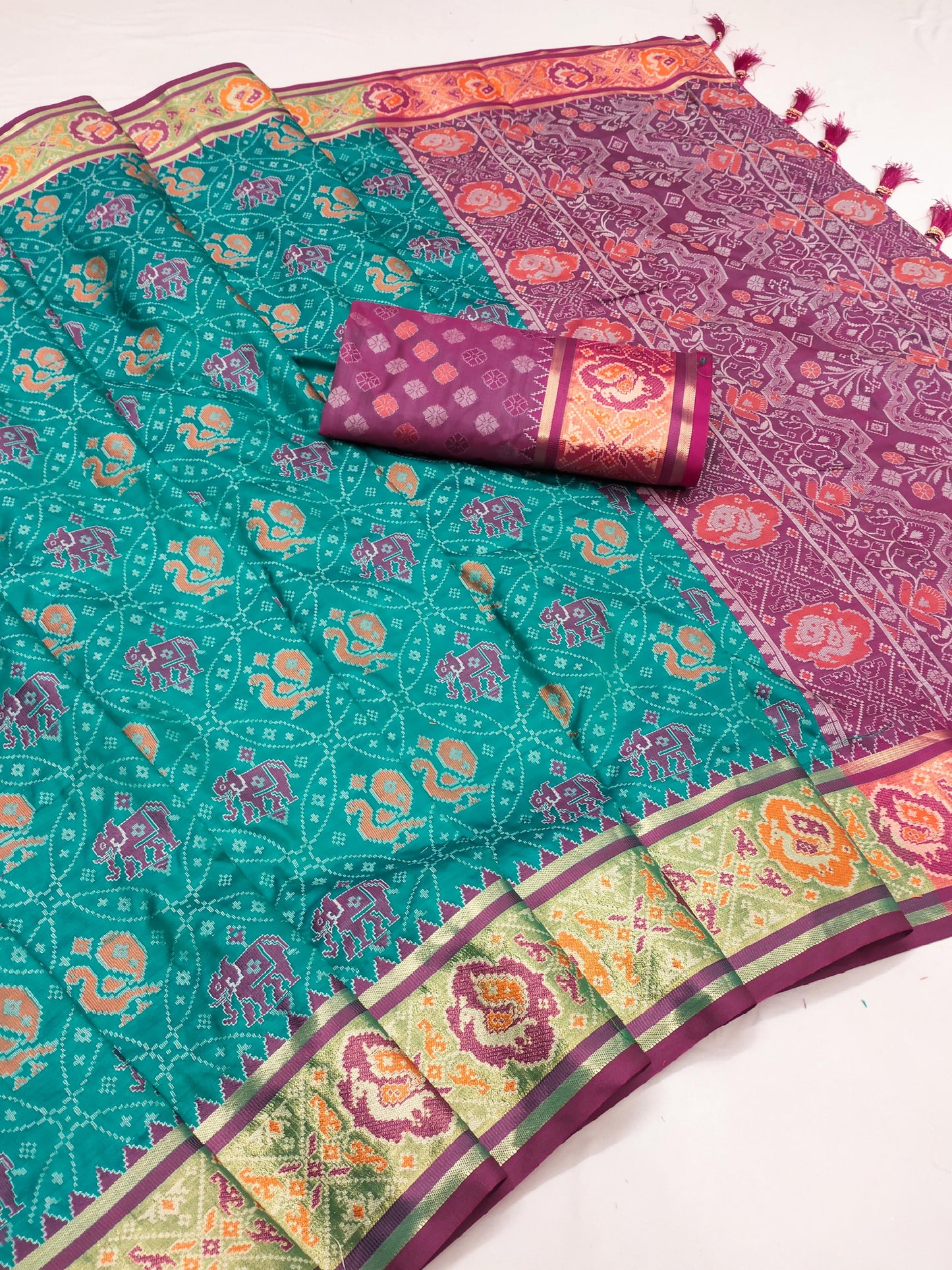 Presenting Green Color Patola Silk Weaving Saree For Farewell Party