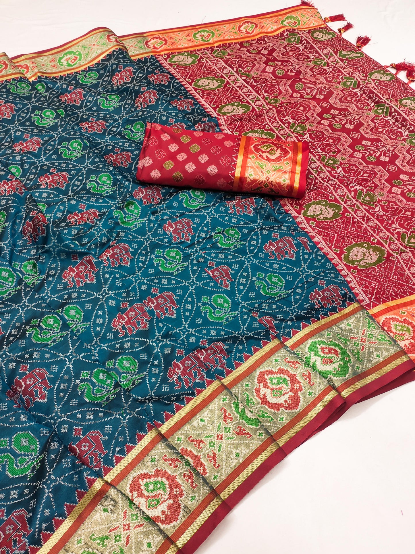 Presenting Green Color Patola Silk Weaving Saree For Farewell Party