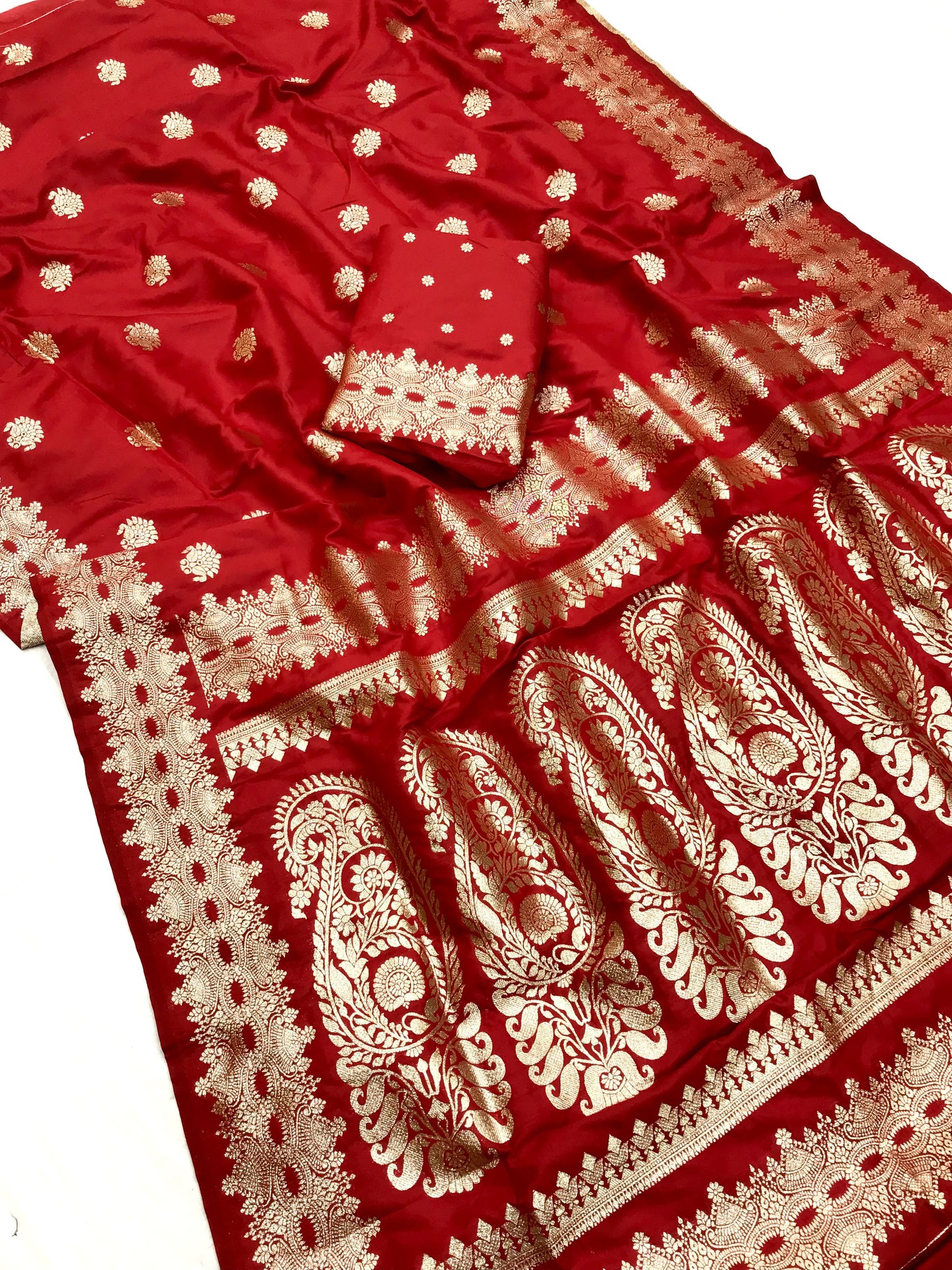 Red color banarasi silk saree with blouse price