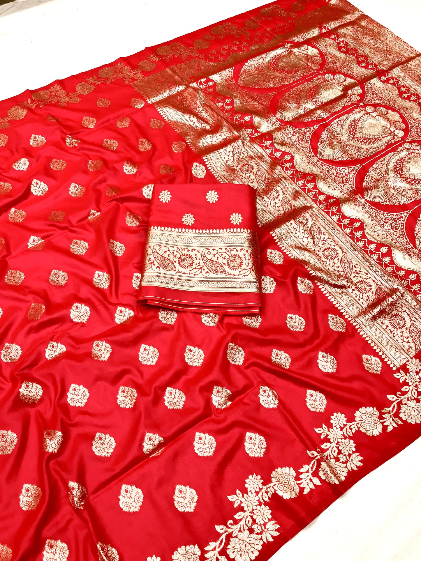 Red color banarasi silk saree with blouse online