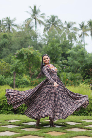 Black cotton navratri gown online
