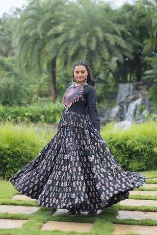 Black gamthi work gown