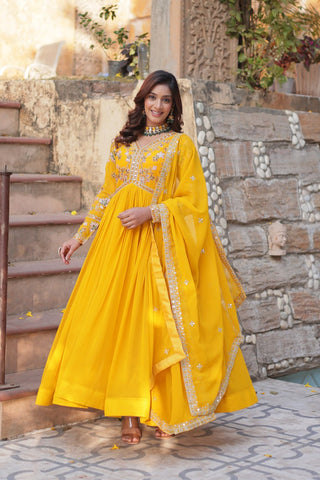 trendy yellow gown for wedding party