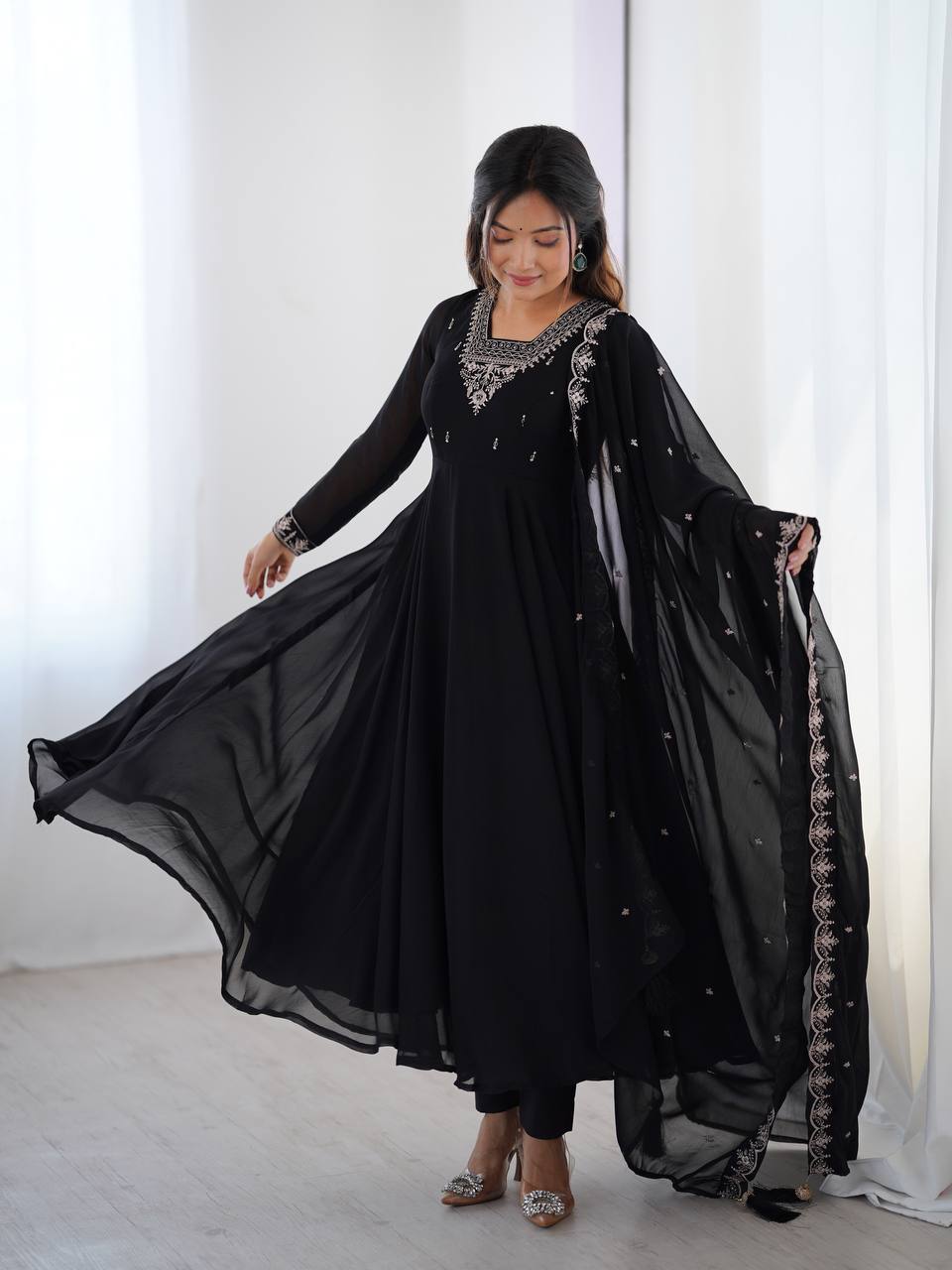 Black color georgette gown for party
