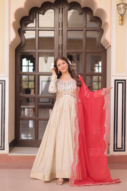 White jacquard Dress with sleeves
