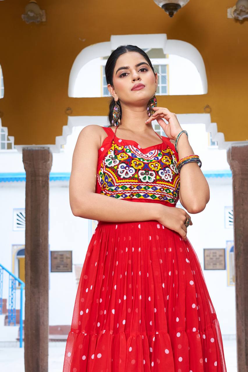 Red color gamthi work gown